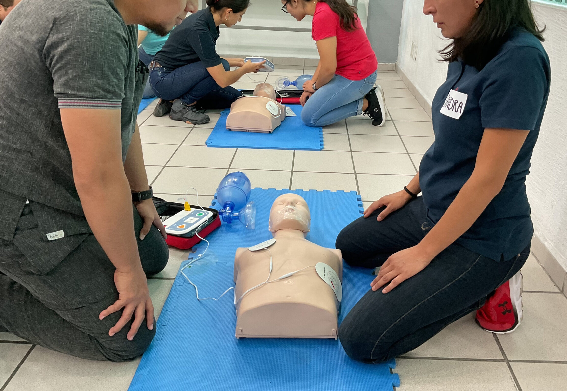 RCP y uso de desfibrilador externo automatico DEA
