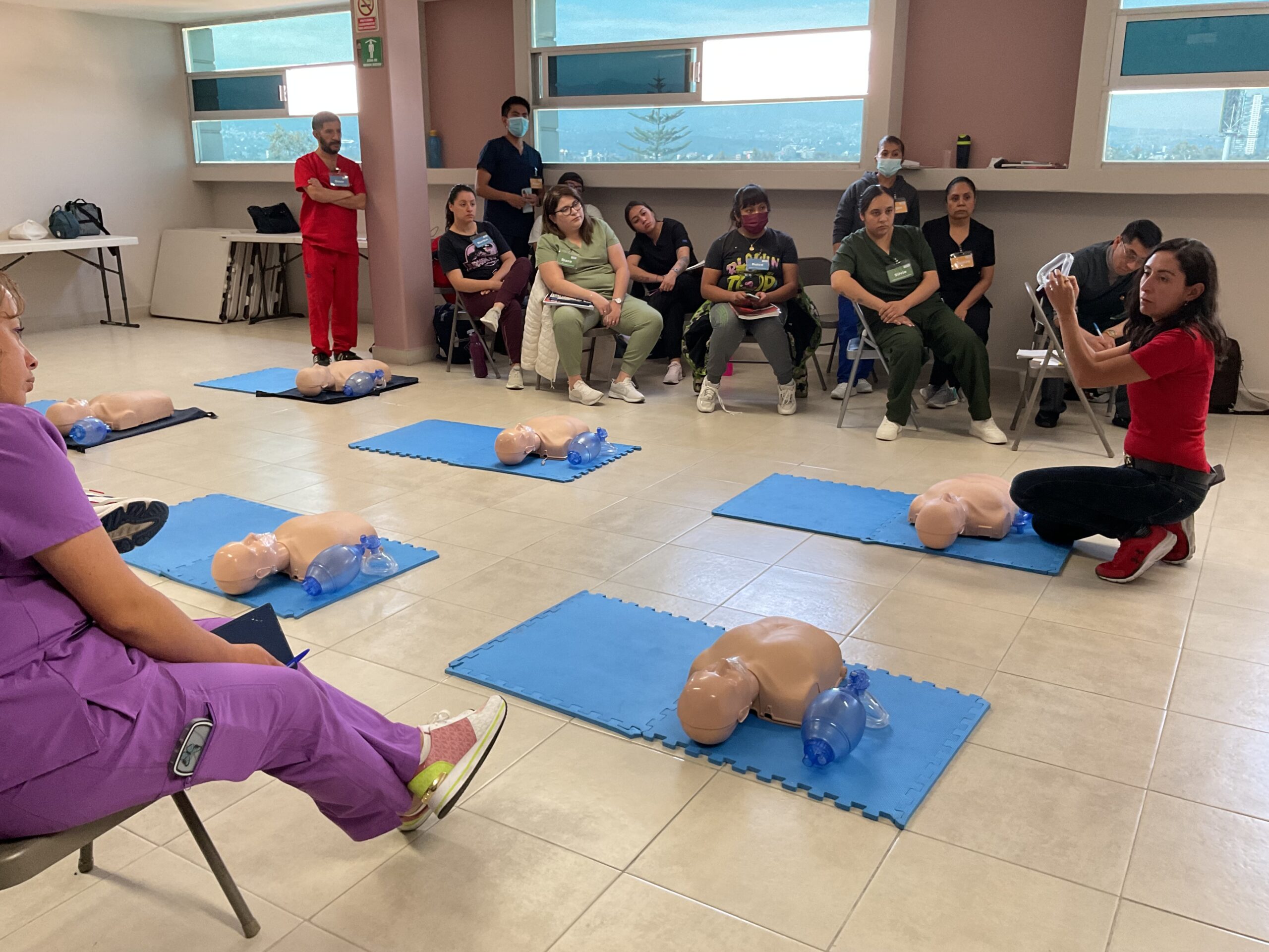 Maniquie de RCP en curso BLS